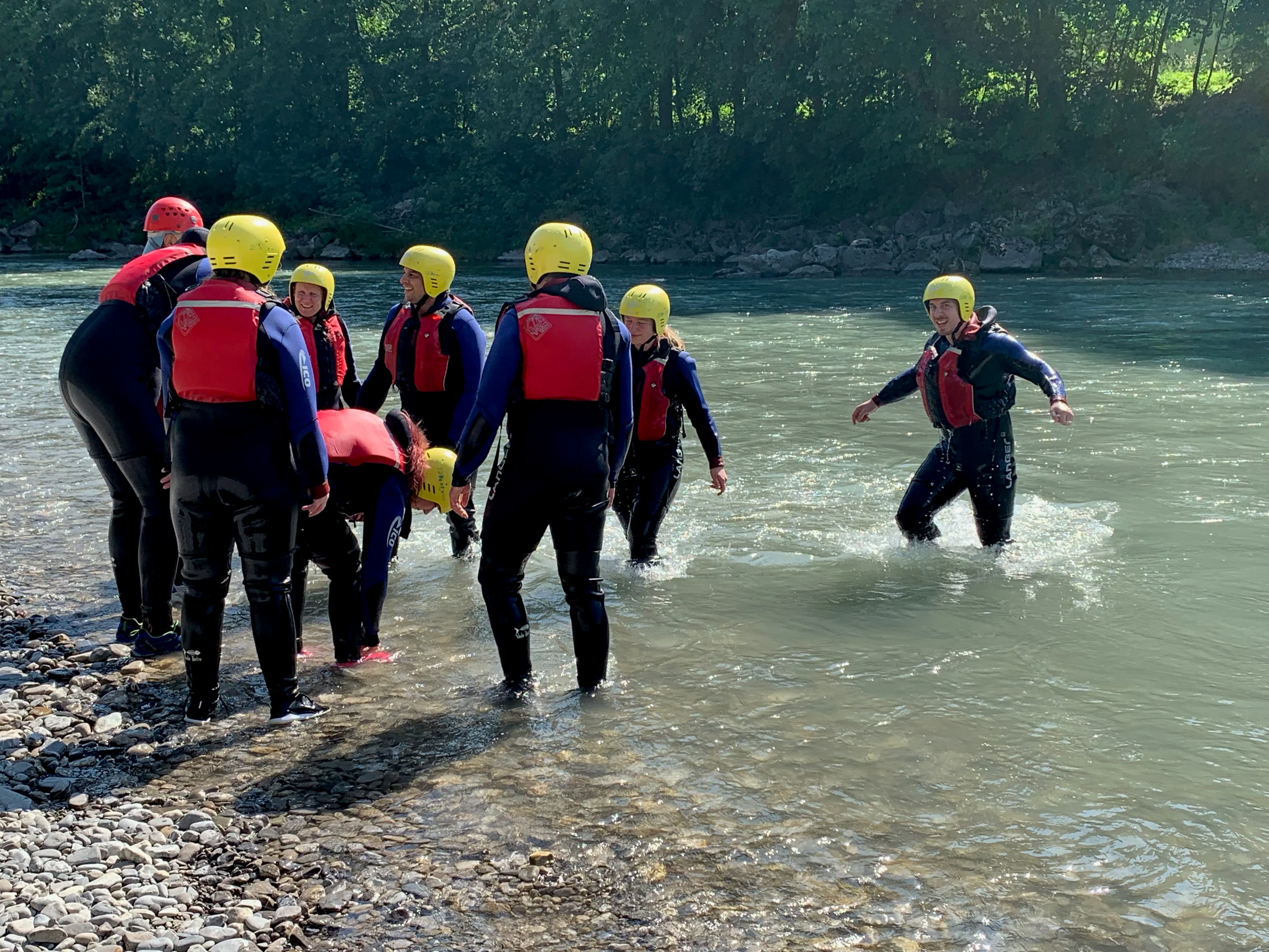 VIERPUNKT Team beim Rafting