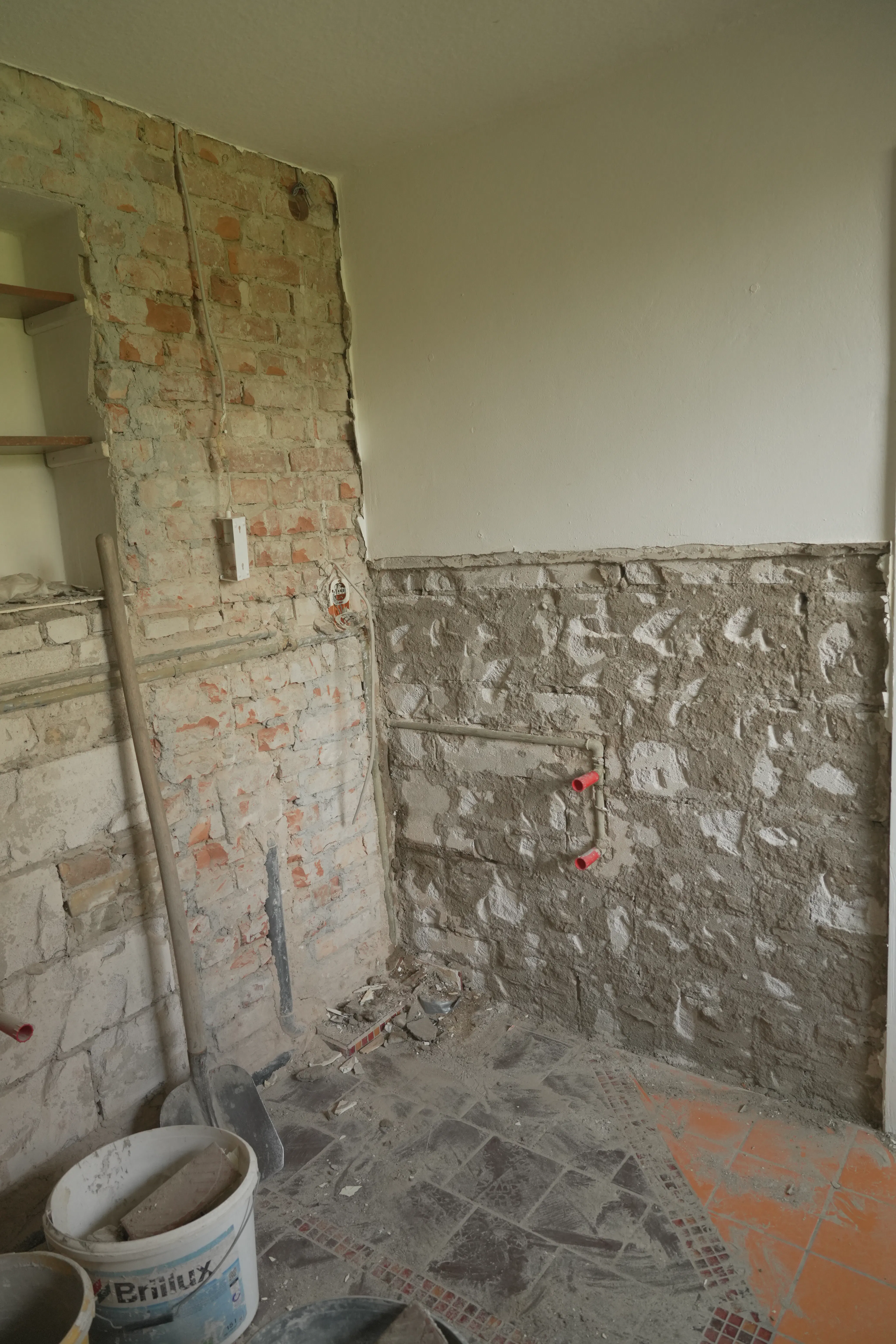 outdated bathroom
