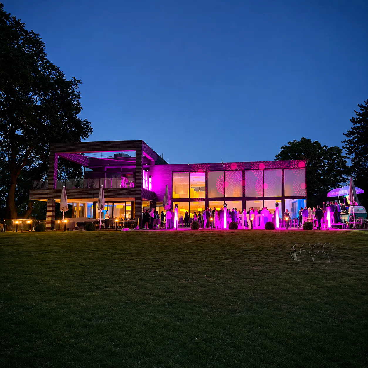 1930 Das Restaurant - Golfclub Mannheim Viernheim. Abendveranstaltung mit Beleuchtung