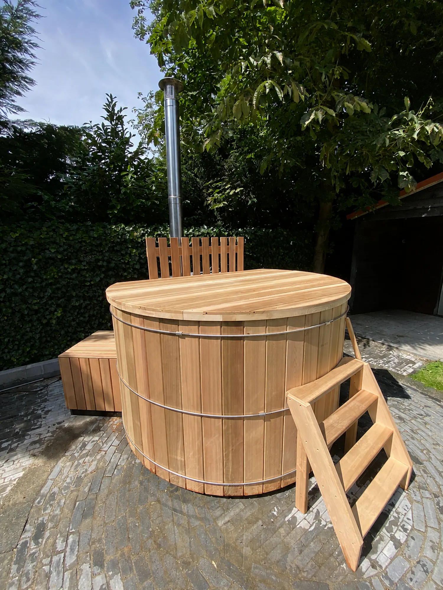 Houten afdekking op hottub