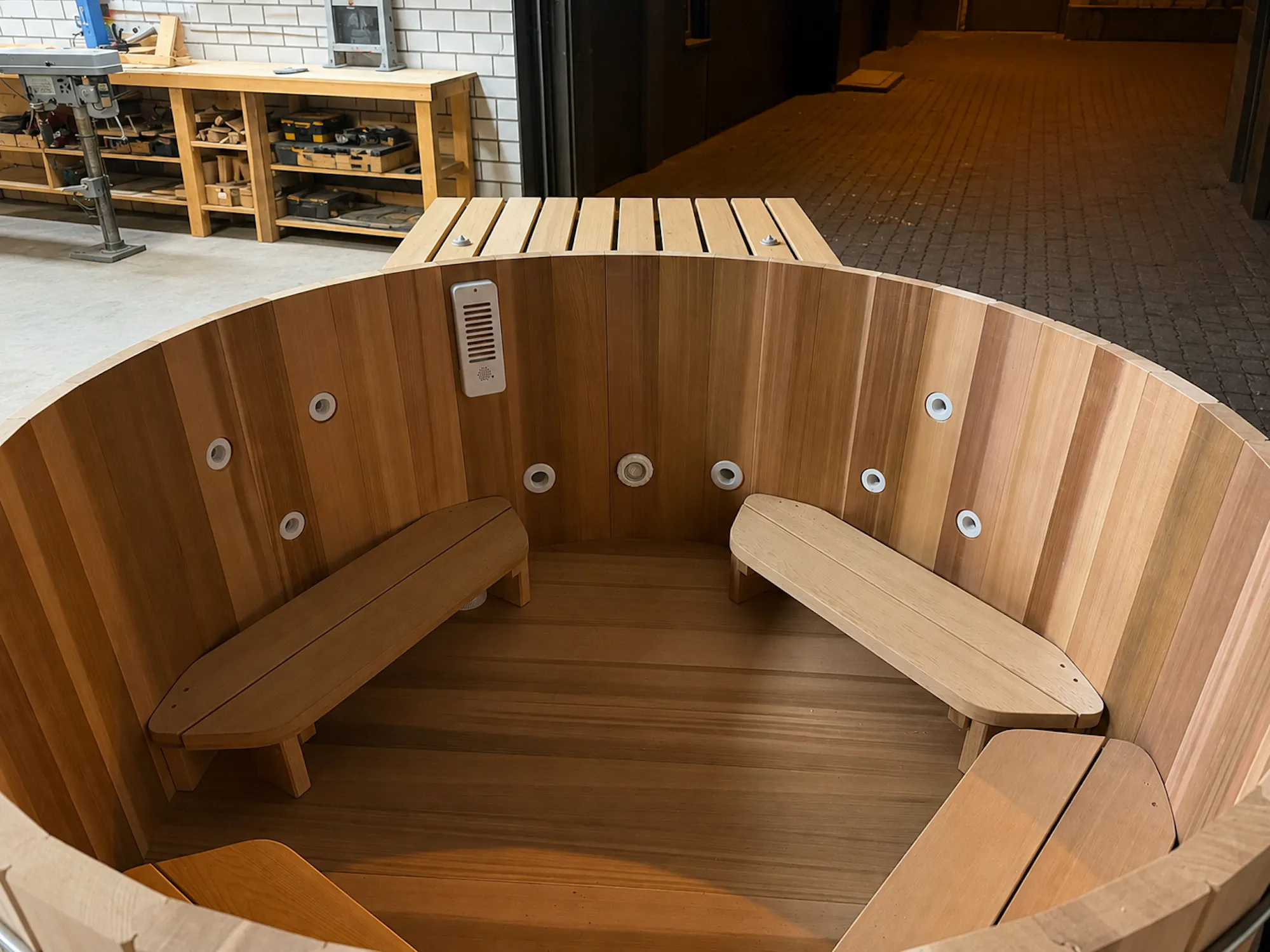Massagejets in houten hottub