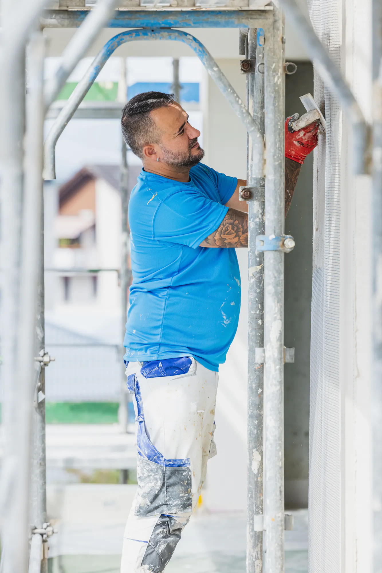 Handwerker von Landis Bau auf dem Gerüst im Landhauspark