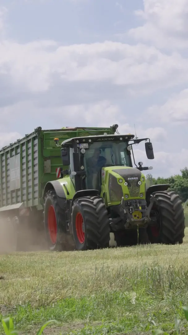 Traktor von Ebbecke im Feld