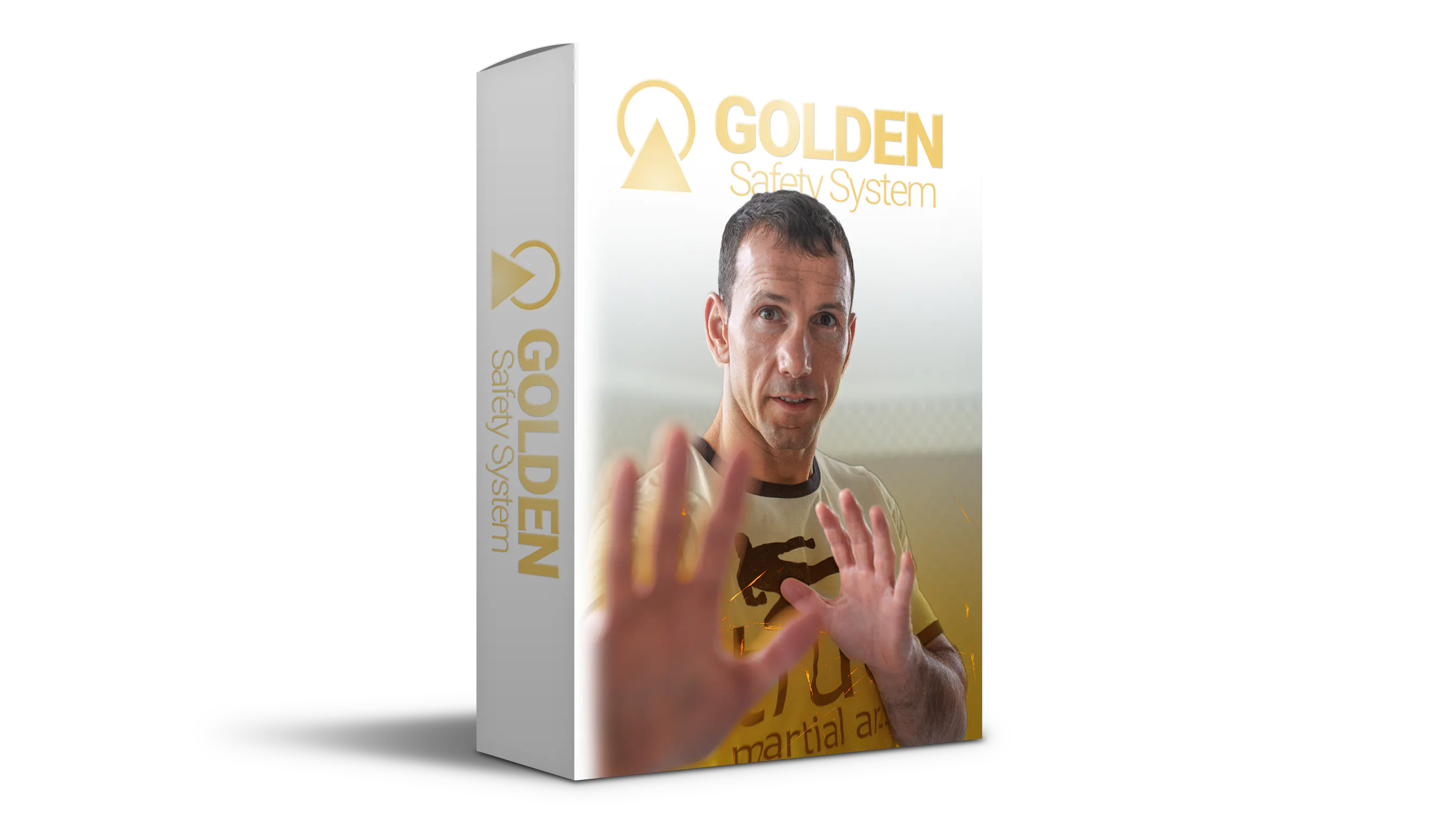 Mann in Kampfstellung auf Verpackung mit Schrift "Golden Safety System" und martial arts Motiv, vor hellem Hintergrund.