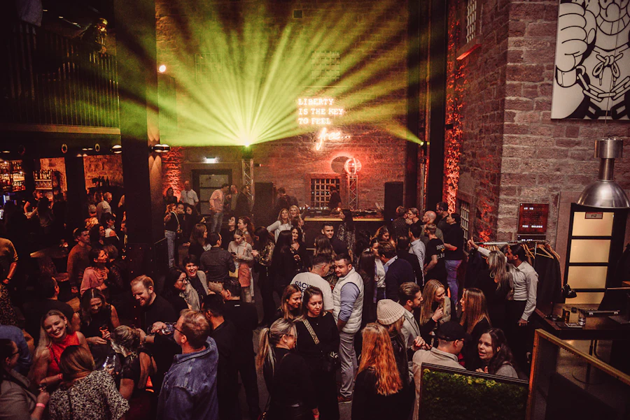 Party mit Lichtshow im Hotel Liberty
