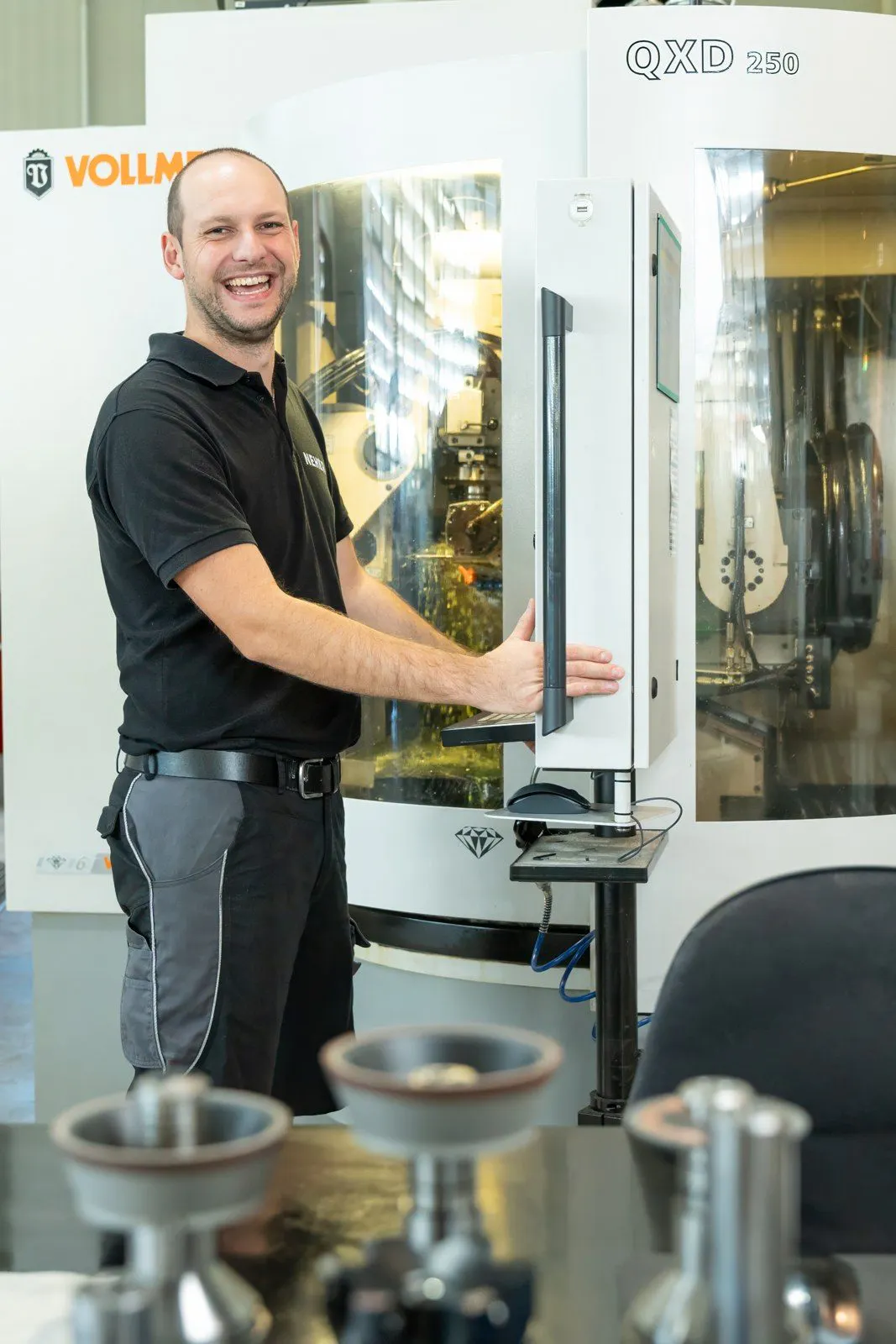 Mitarbeiter in der Produktion bei NEHER