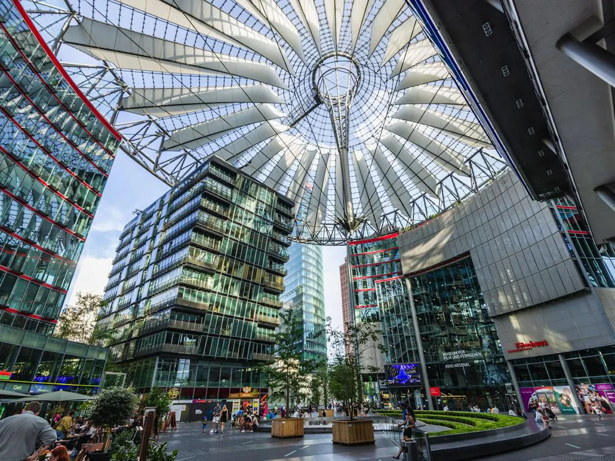 Das Sony Center am Potsdamer Platz mit seinem Zeltdach.